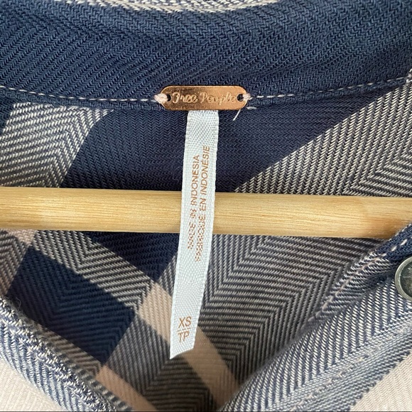 Women’s Plaid Button-Down Shirt - Blue & Cream - Picture 10 of 10